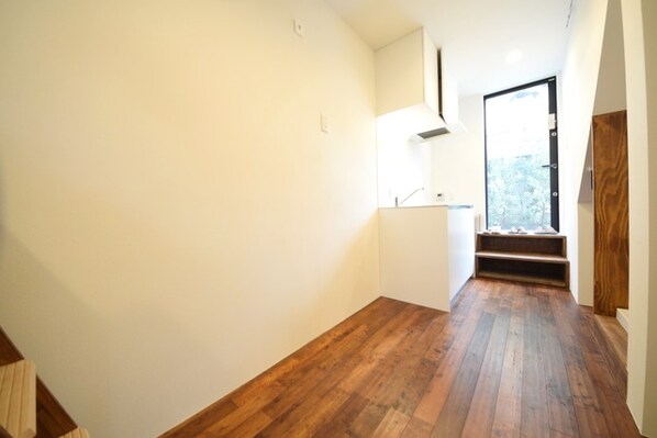 カラスヤマテラスNの物件内観写真